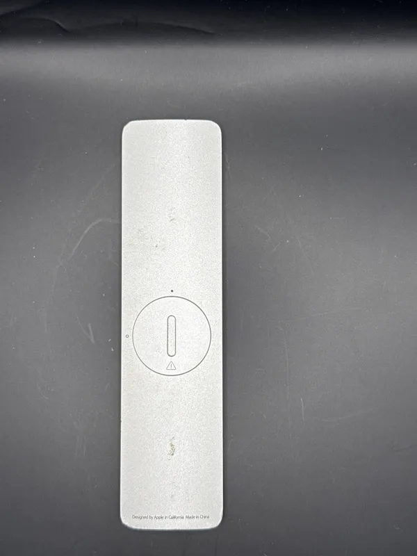 Apple Remote (Aluminum) — photo 2
